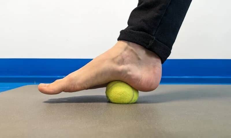 Jakie ćwiczenia na ostrogę piętową pomogą złagodzić ból?