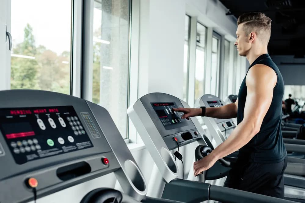 Czy robić cardio po treningu siłowym? Odkryj, co może zaszkodzić mięśniom