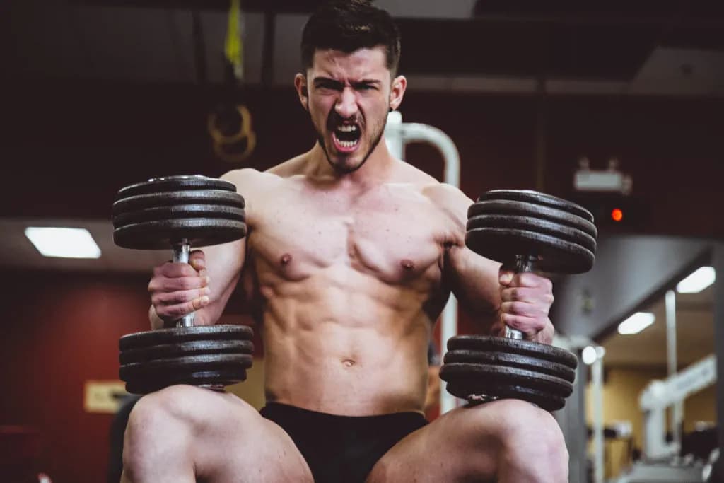 Co lepsze: crossfit czy siłownia? Odkryj prawdziwe różnice i korzyści