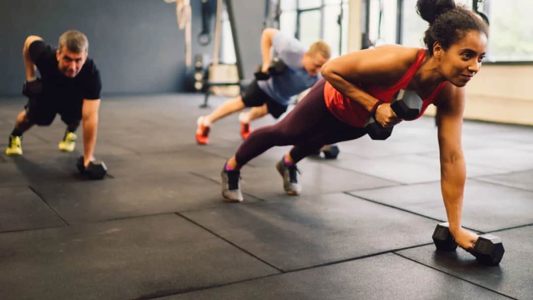 Ile trwa trening crossfit? Poznaj szczegóły i uniknij błędów